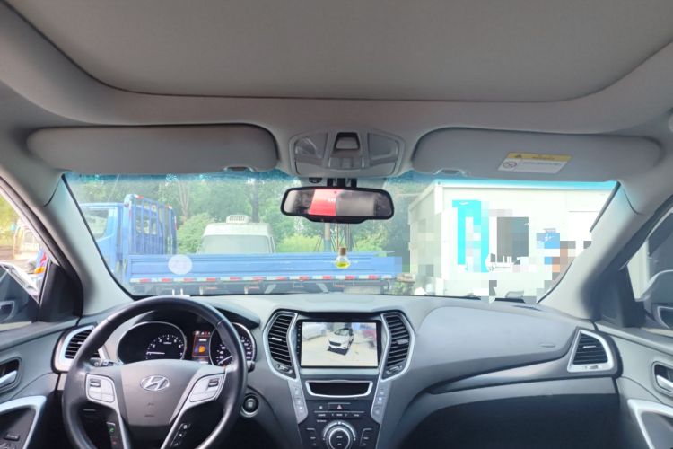 Used Hyundai Santa Fe 2017 2.0T Automatic Two-Wheel Drive Smart Version 7 Seats