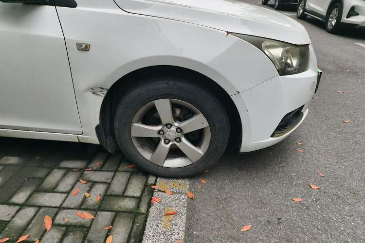 Used Chevrolet Cruze 2013 Hatchback 1.6L Automatic Luxury Model Right Front Wheel Hub