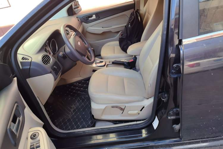 Used Ford Focus 2012 Hatchback Classic 1.8L Automatic Fashion Edition