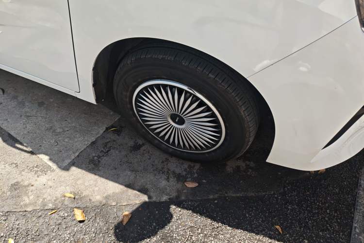 Used BAW Ruisheng Ace M7 2025 1.6L Manual Standard Wheelbase Comfort Version 5 Seats Right Front Wheel Hub