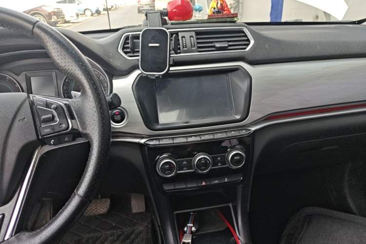 Used Haval H2 2018 Chuanxiang Edition 1.5T Dual-Clutch Two-Wheel Drive ZhiShang Model China V Standard