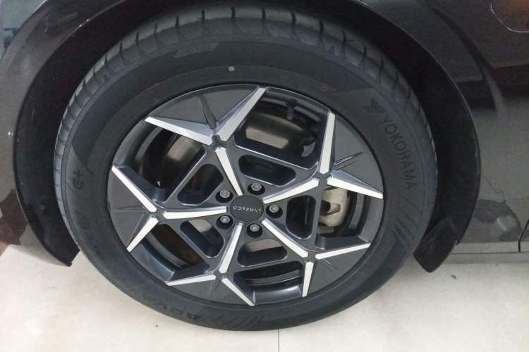 Used Lynk & Co Z10 2025 71 kWh 602 km Range Rear-Wheel Drive Pro
