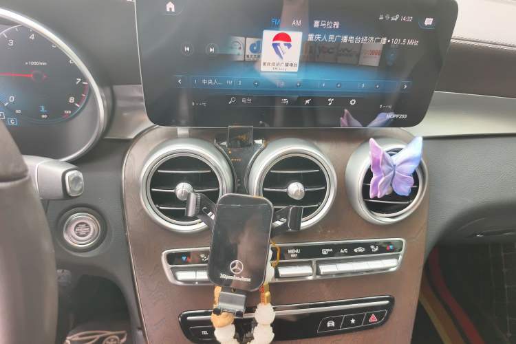 Used Mercedes-Benz GLC 2020 Facelift GLC 300 L 4MATIC Dynamic Edition Audio And AC Panel