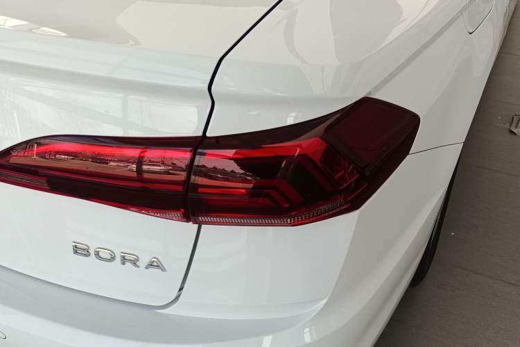Used Volkswagen Bora 2021 1.5L Automatic Fashionable Smart Connectivity Version Right Rear Taillight