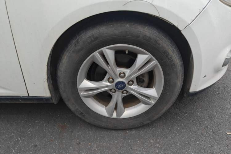 Used Ford Focus 2012 Sedan 1.6L Manual Fashion Edition Right Front Wheel Hub
