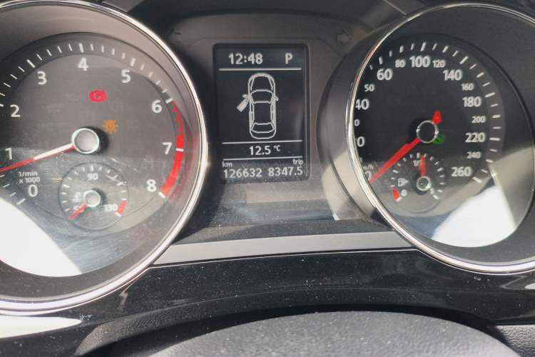 Used Volkswagen Sagitar 2018 280TSI DSG Comfort Model Odometer Close Up