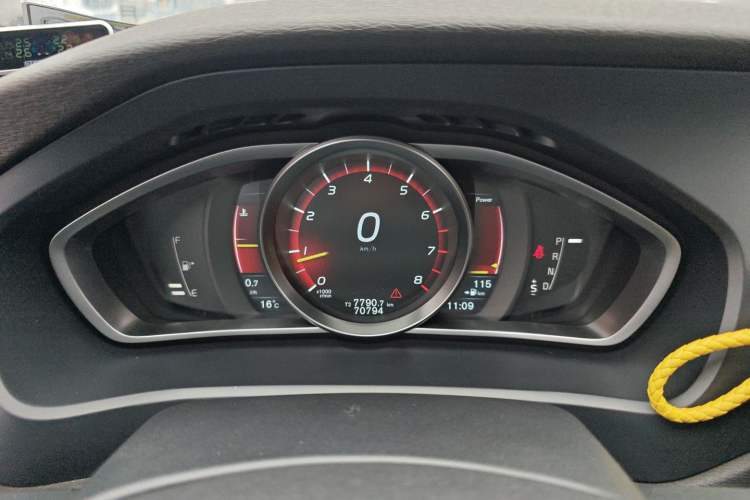 Used Volvo V40 2015 1.6T Zhiyi Edition
