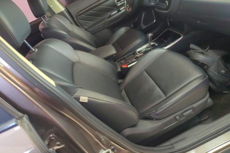 Used Mitsubishi Outlander 2019 2.0L Two-Wheel Drive Comfort Edition 5 Seats China VI Standard