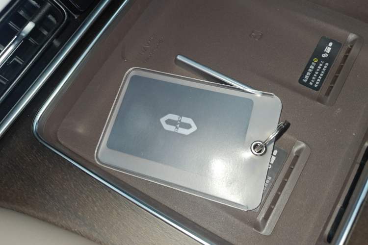 Used Hima AITO M9 2025 Extended-Range Ultra Version 52 kWh 6-Seater Interior 1