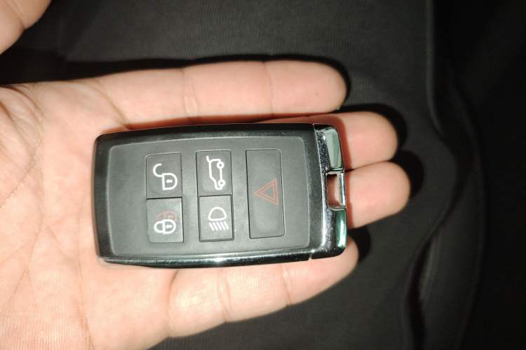 Used Land Rover Discovery 2019 3.0 SC V6 SE
