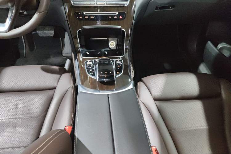 Used Mercedes-Benz GLC 2018 Facelift GLC 260 4MATIC Luxury Edition
