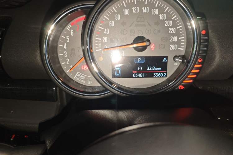 Used MINI Clubman 2016 Revised 1.5T COOPER Odometer Close Up