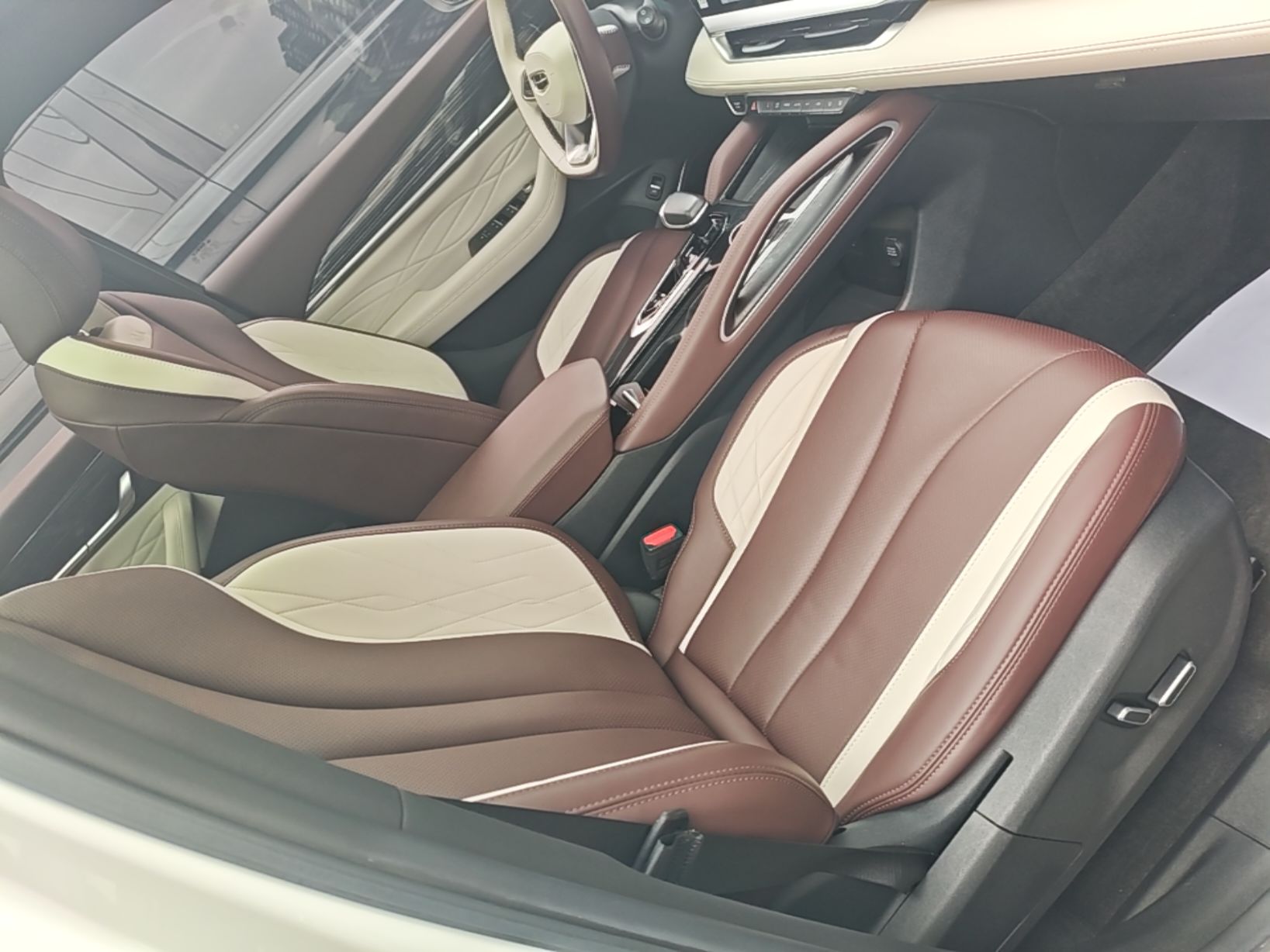 Geely Auto Monjaro L 2021 2.0TD DCT EVO Two-Wheel Drive Prestige Version — снимка 19