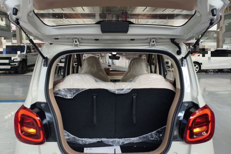 Used Wuling Hongguang MINIEV 2025 Four-Door Version Advanced Edition Trunk