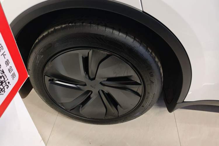 Used Tesla Model Y 2025 Rear-Wheel-Drive Version