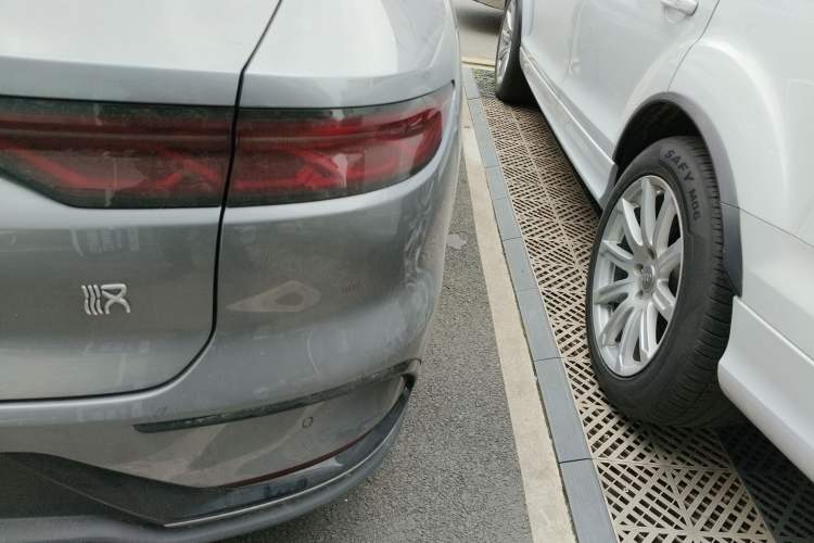 Used BYD Han 2024 DM-i Glory Edition 121KM Premium Model Right Rear Taillight