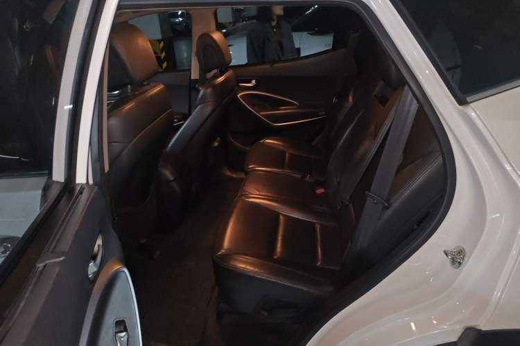 Used Hyundai Santa Fe 2013 2.4L Automatic Two-Wheel Drive Smart Version
