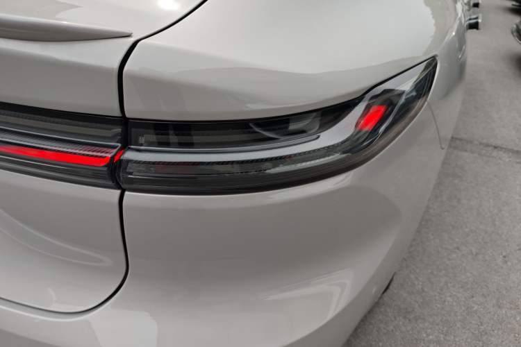 Used Nio ET7 2022 75 kWh Right Rear Taillight