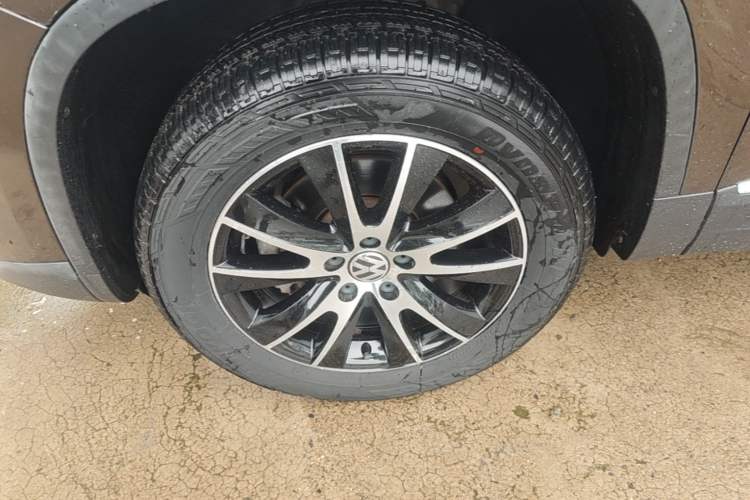 Used Volkswagen Tiguan 2015 1.8TSI Automatic Two-Wheel Drive Luxury Model Exterior 1