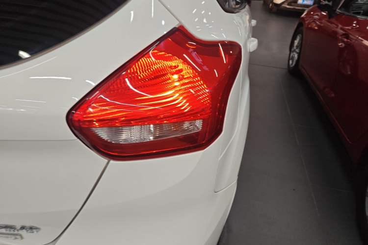 Used Ford Focus 2018 Two-Door Classic EcoBoost 125 Automatic Supercharged Style SmartDrive Edition