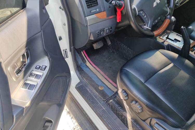 Used Mitsubishi Pajero (Import) 2020 3.0L Automatic Standard Edition
