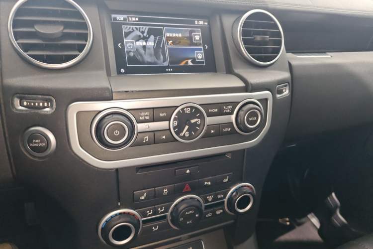 Used Land Rover Discovery 2015 3.0 SC V6 HSE Audio And AC Panel