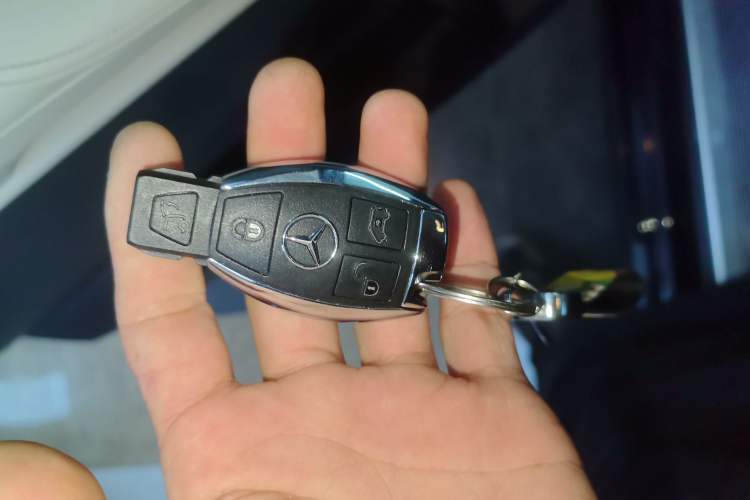 Used Mercedes-Benz V-Class 2021 V 260 Prestige Edition Vehicle Key