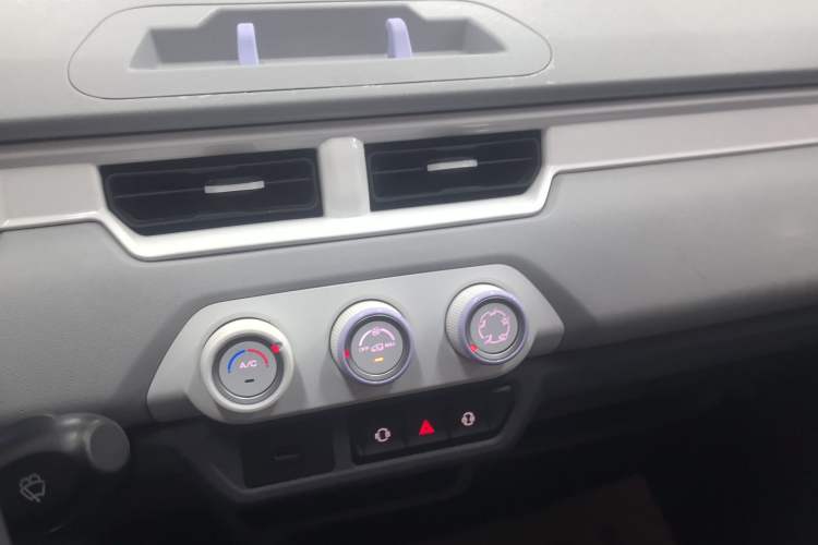 Used Chery QQ Ice Cream 2022 170km Sundae Phosphate Lithium-Ion