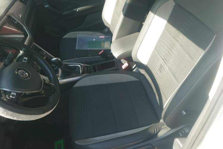 Used Volkswagen T-ROC 2018 280TSI DSG Two-Wheel Drive Advanced Version China V Emission Standard