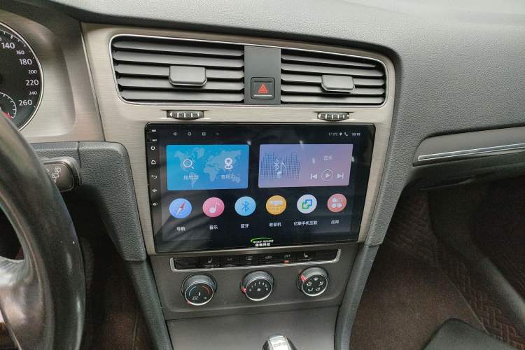 Used Volkswagen Golf 2015 1.4TSI Automatic Luxury Model Audio And AC Panel