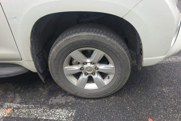 Used Toyota Prado 2016 2.7L Automatic Standard Edition Right Front Wheel Hub