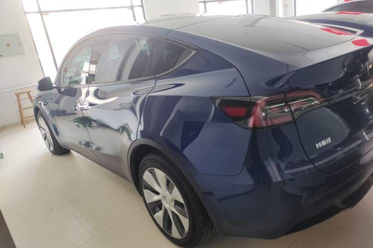 Used Tesla Model Y 2021 Long-Range All-Wheel-Drive Version 3D7
