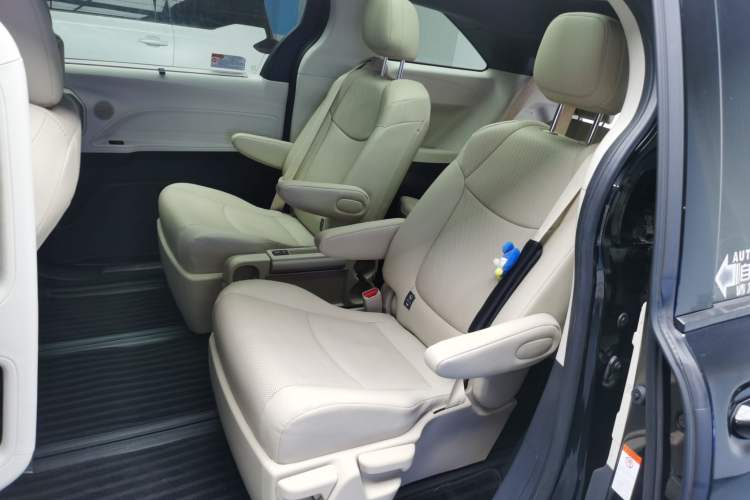Used Toyota Granvia 2022 2.5L Hybrid Premium Edition Left Rear Seat