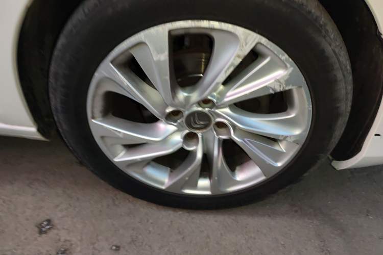 Used Citroen C4L 2013 1.6 THP Automatic Impression Edition Right Front Wheel Hub