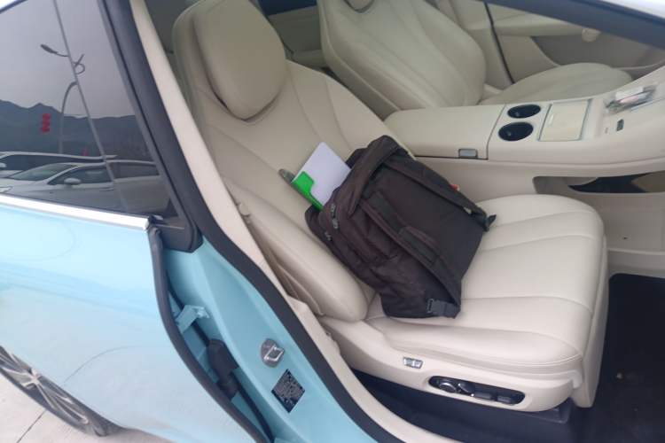 Used Hima Luxeed R7 2025 Range-Extended Version 251 km Max Right Front Seat