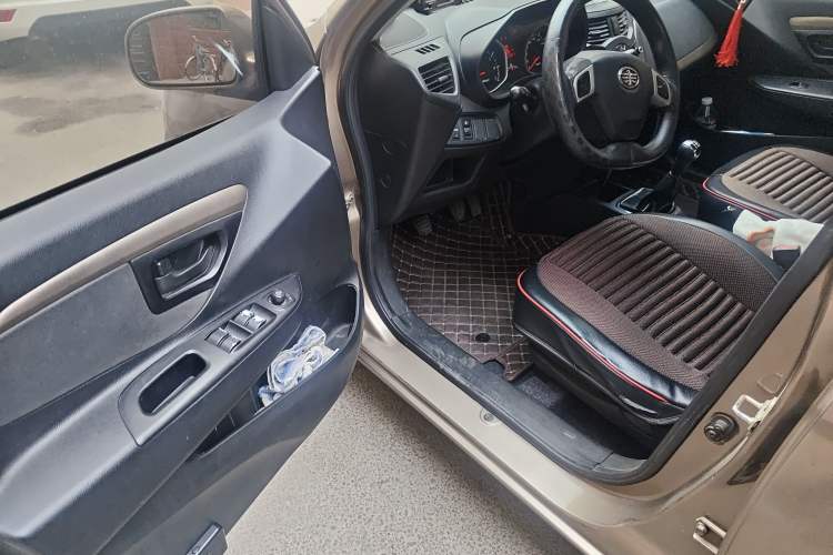 Used FAW Xiali N7 2013 1.3L Manual Comfort Model
