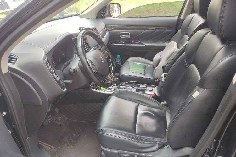 Used Mitsubishi Outlander 2019 2.0L Two-Wheel Drive Comfort Edition 5 Seats China VI Standard Left Front Seat