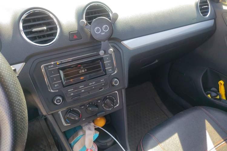 Used Volkswagen Jetta 2013 1.6L Manual Comfort Model Audio And AC Panel