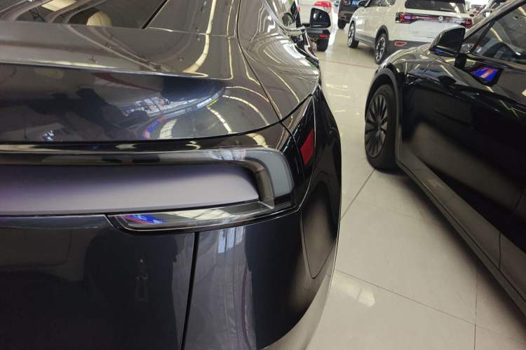 Used Tesla Model Y 2025 Rear-Wheel-Drive Version
