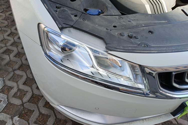 Used Geely Auto Emgrand GT 2015 1.8T Flagship Model Right Front Headlight