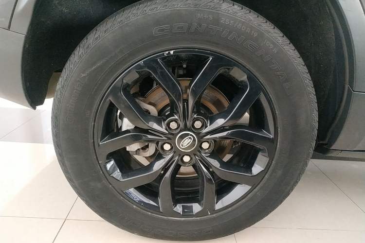 Used Land Rover Discovery 2020 2.0T SE
