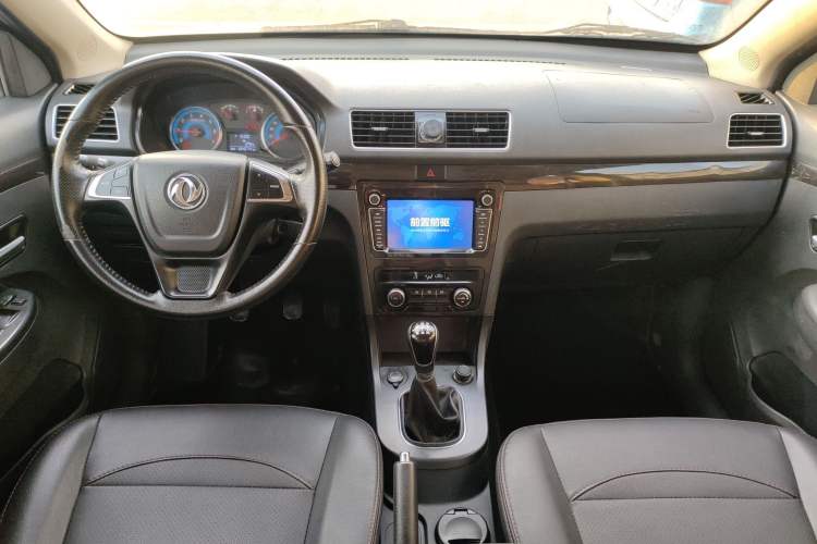 Used Dongfeng Fengon 370 2016 1.5L Manual Luxury Version SFG15-02 7 Seats
