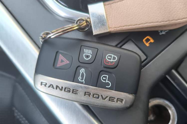 Used Land Rover Range Evoque 2017 2.0T SE PLUS Smart Enjoyment Edition
