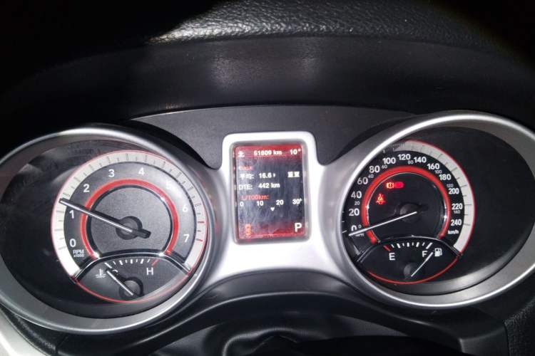 Used Dodge Journey 2013 2.4L Two-Wheel Drive Luxury Version