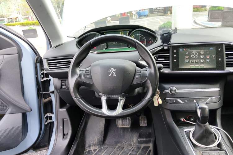 Used Peugeot 308S 2015 1.2T Automatic Jingchi Edition Steering Wheel