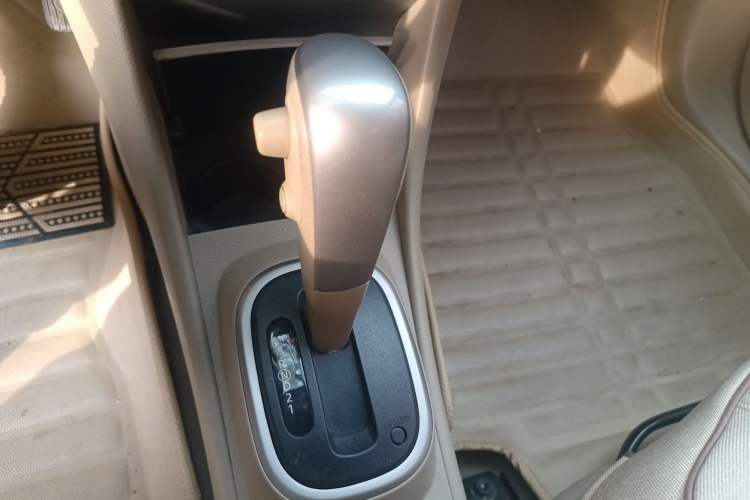 Used Nissan Sylphy 2016 Classic 1.6XE Automatic Leading Edition Gear Lever