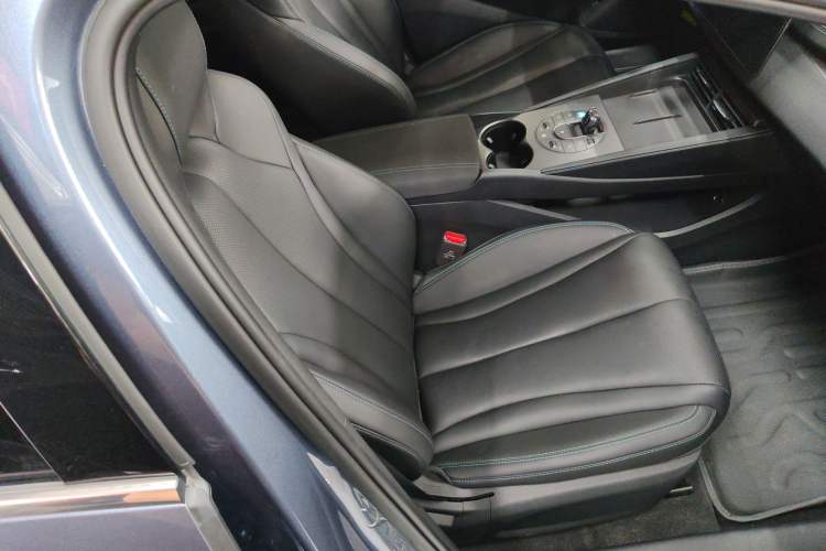 Used BYD Seal 06 New Energy 2025 DM-i Smart Drive 120KM Prestige Model Right Front Seat