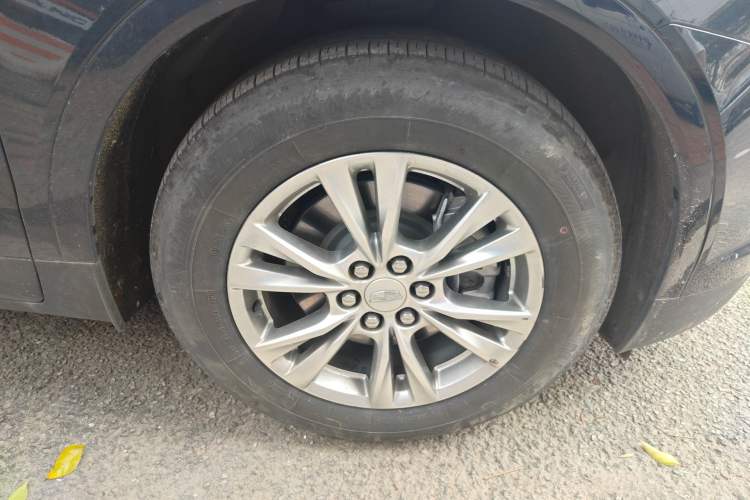 Used Cadillac XT5 2021 2.0T Two-Wheel Drive Luxury Version Right Front Wheel Hub