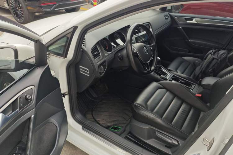 Used Volkswagen Golf 2016 230TSI Automatic Luxury Version Driver Seat