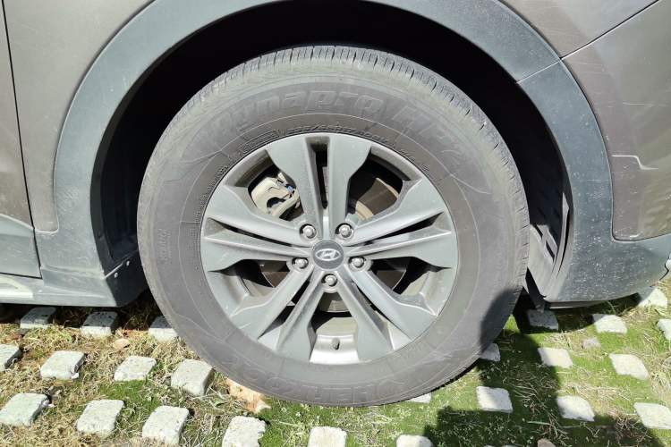 Used Hyundai Santa Fe 2013 2.4L Automatic Two-Wheel Drive Smart Version